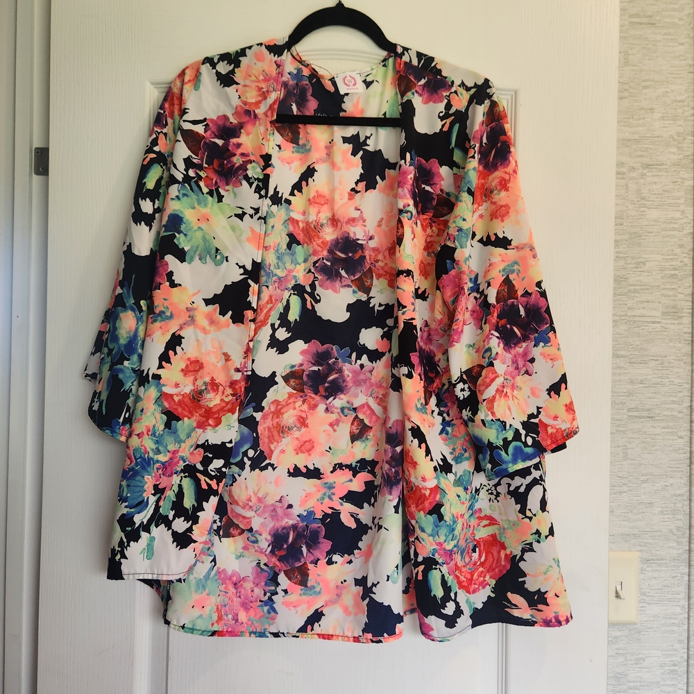 Wanna B Elegant Floral Women's Kimono Size M Euc
